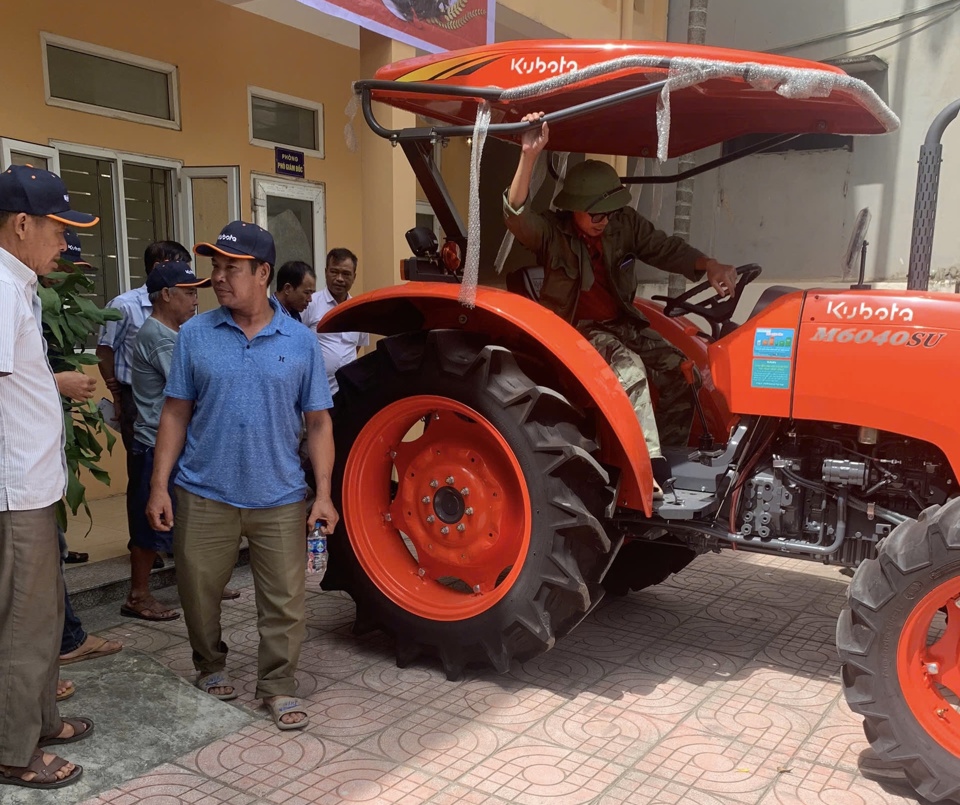 Các học viên huyện Thanh Oai tham dự lớp tập huấn kỹ thuật quản lý, vận hành máy cơ giới hóa. Ảnh: Ngọc Ánh 