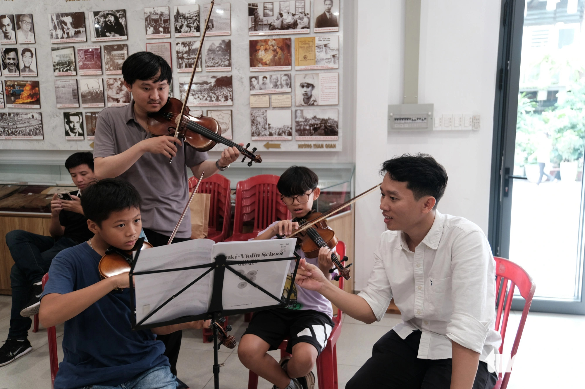 Lớp học đàn violin miễn phí ở trung tâm TP.HCM - Ảnh 1.