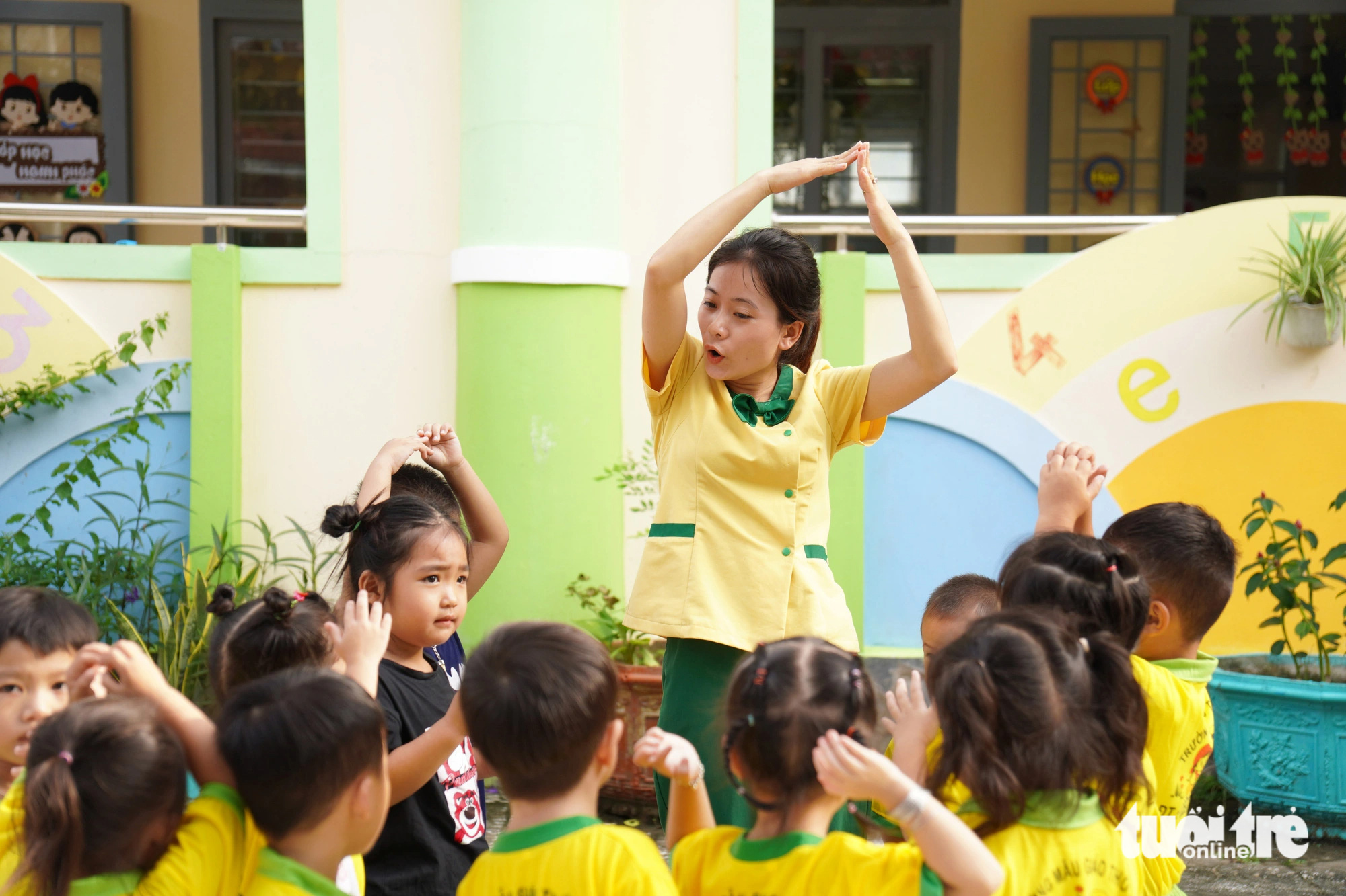 Cô giáo trẻ trên hòn ngọc Tây Nam - Ảnh 1.