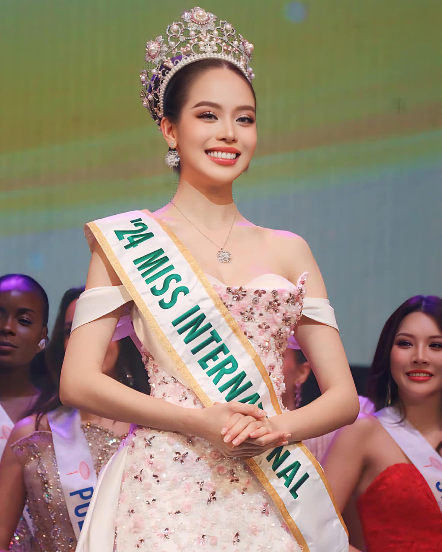 Miss International 2024 Huynh Thi Thanh Thuy hat eine wunderschöne und ...