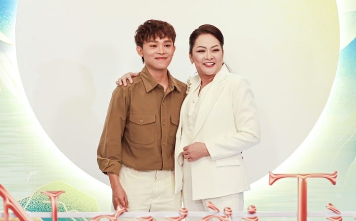 Như Quỳnh mời Hồ Văn Cường hát tại liveshow.