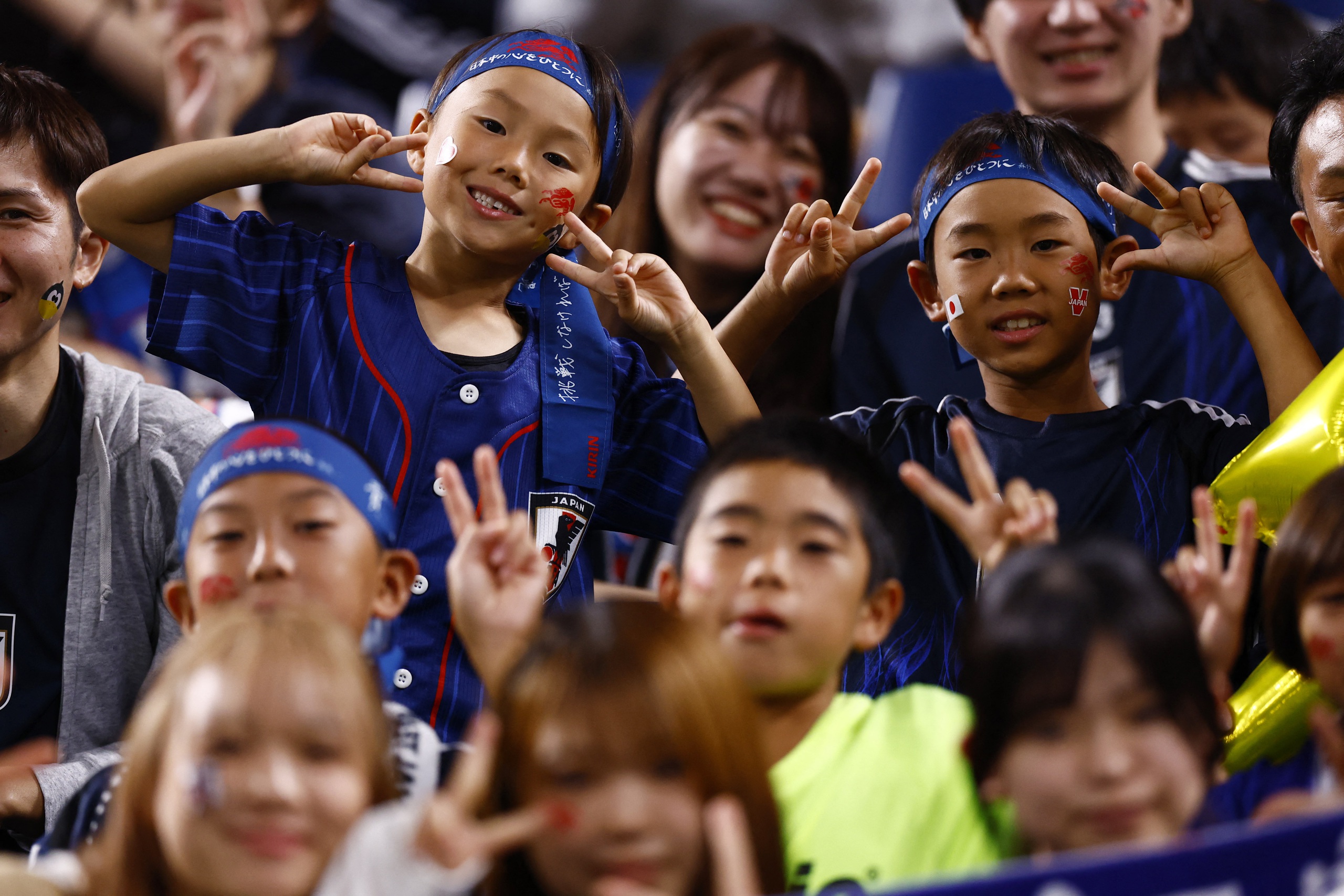 ក្រុមឥណ្ឌូនេស៊ីនឹងប្រឈមមុខនឹងការពិន័យយ៉ាងធ្ងន់ធ្ងរ ប្រសិនបើពួកគេមិនអាចគ្រប់គ្រងអ្នកទស្សនាជិត 80,000 នាក់បាន - រូបថតទី 4។ Đội tuyển Indonesia sẽ bị phạt cực nặng: Nếu không kiểm soát nổi gần 80.000 khán giả- Ảnh 4.