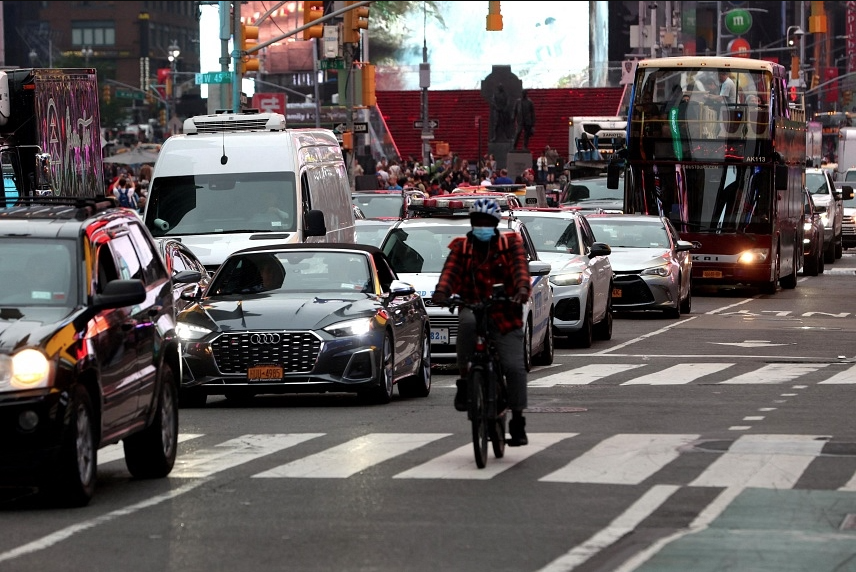 New York đẩy nhanh việc thu phí giao thông ở Manhattan dù ông Trump phản đối- Ảnh 1.