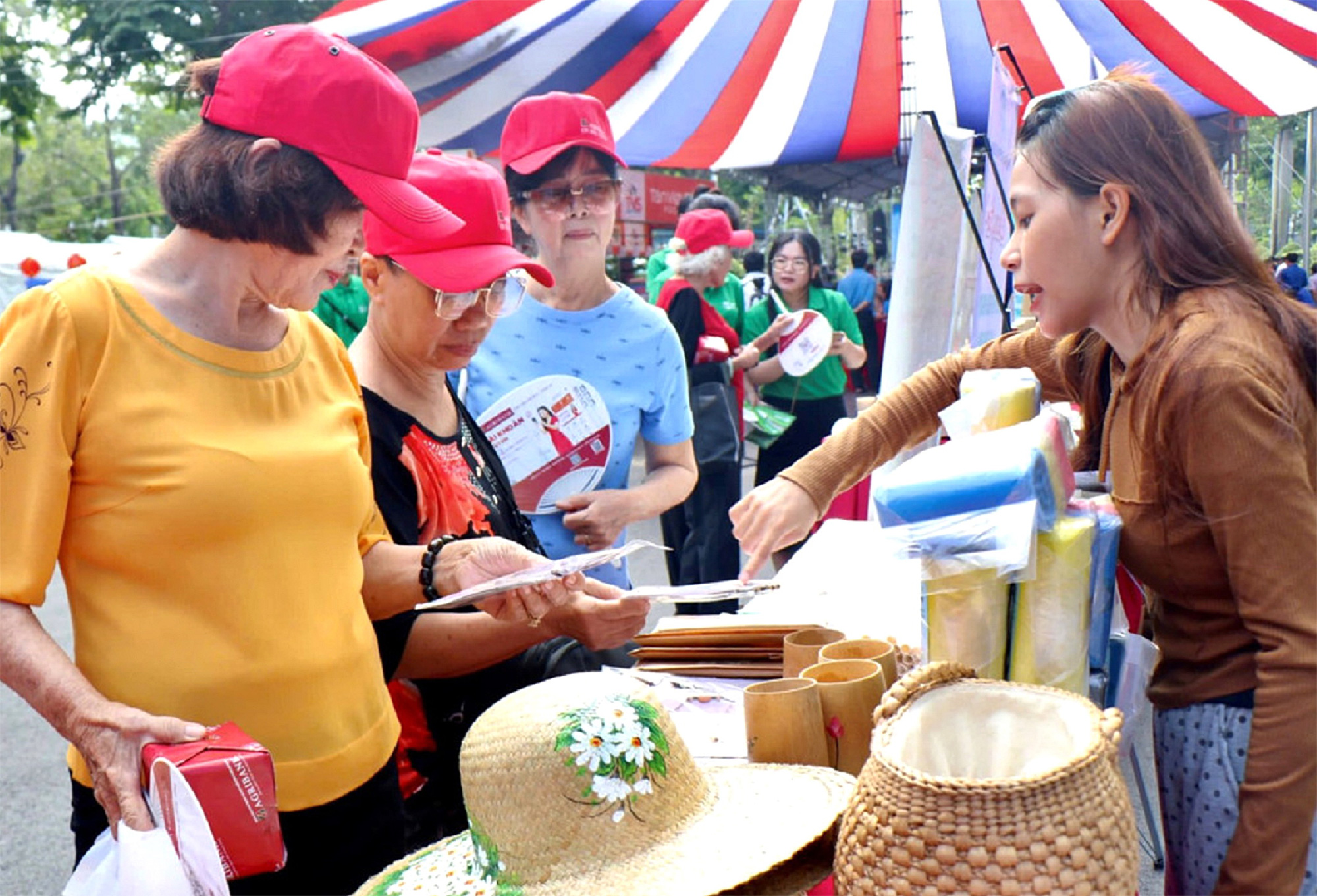 Năm 2025, ngành nào tăng tuyển dụng? - Ảnh 1.