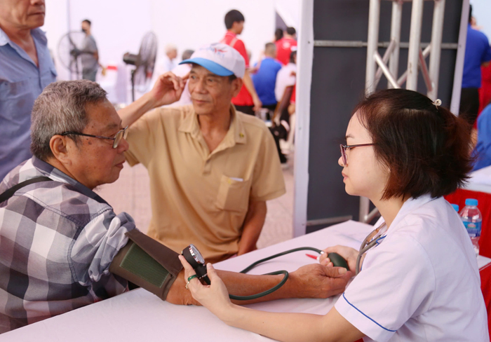 Nghiện thuốc lá 30 năm, đi khám phát hiện mắc bệnh phổi tắc nghẽn mãn tính -0