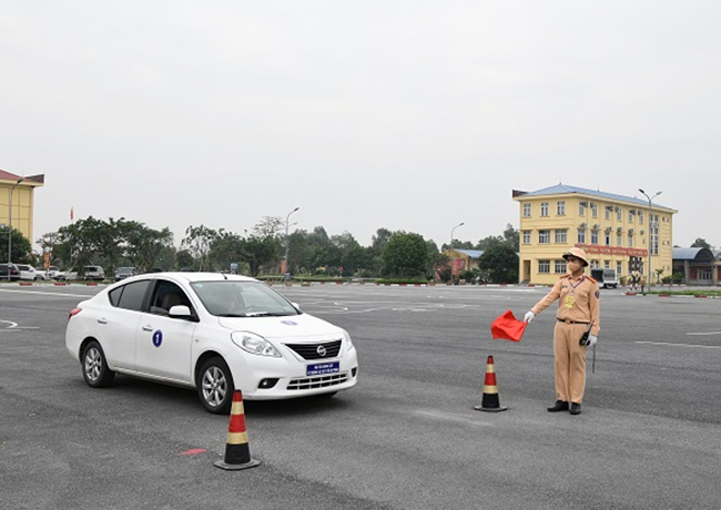 Người bị trừ hết điểm bằng lái xe phải thi lại những gì?- Ảnh 1.