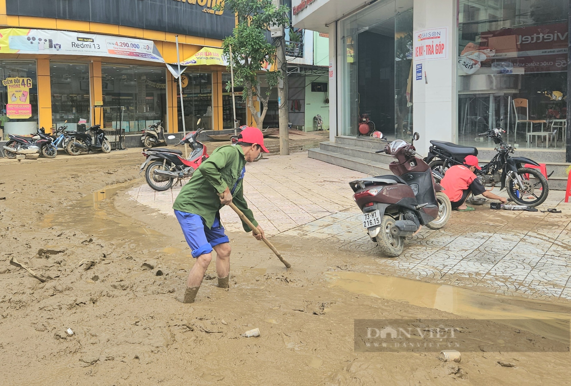 Người dân vùng lũ Quảng Bình không buồn dọn nhà vì lo đợt mưa lớn sắp tới- Ảnh 1.