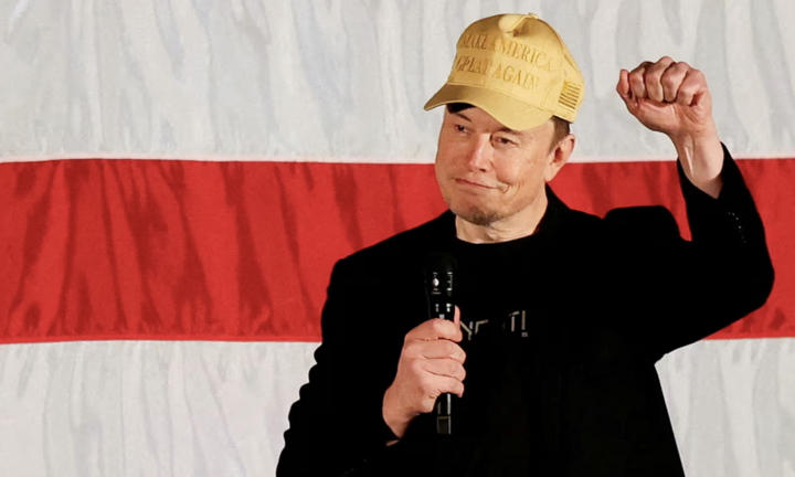 Tỷ phú Elon Musk tại một cuộc mít tinh của Trump vào tháng 10. (Ảnh: Reuters)