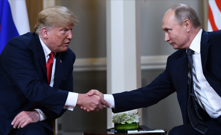 Tổng thống Nga Vladimir Putin (bên phải) và ông Donald Trump gặp nhau tại Helsinki, Phần Lan, năm 2018. (Ảnh: Getty Images )