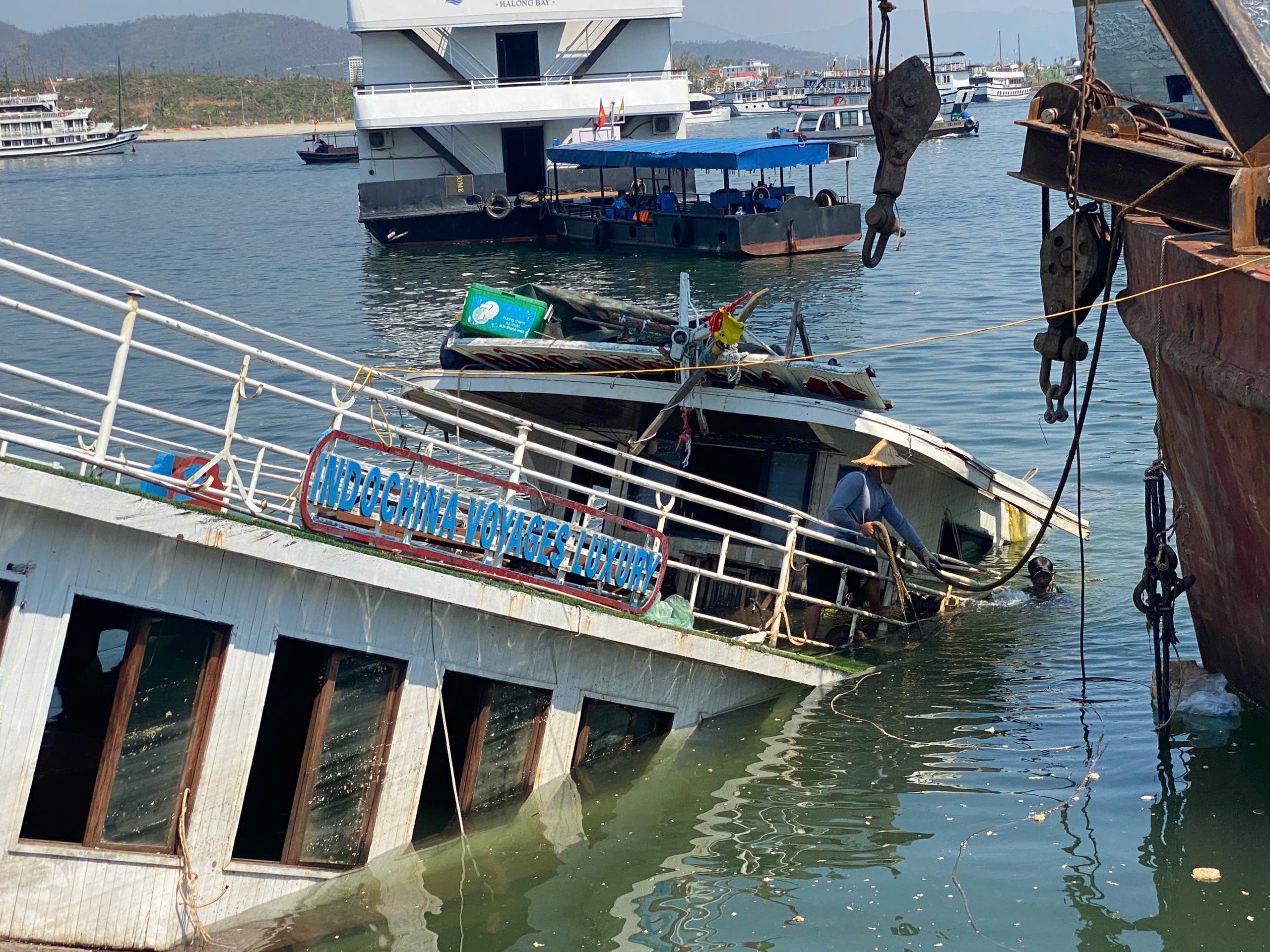 Quảng Ninh lý giải việc không hỗ trợ trục vớt các tàu du lịch bị đắm do bão số 3- Ảnh 2.