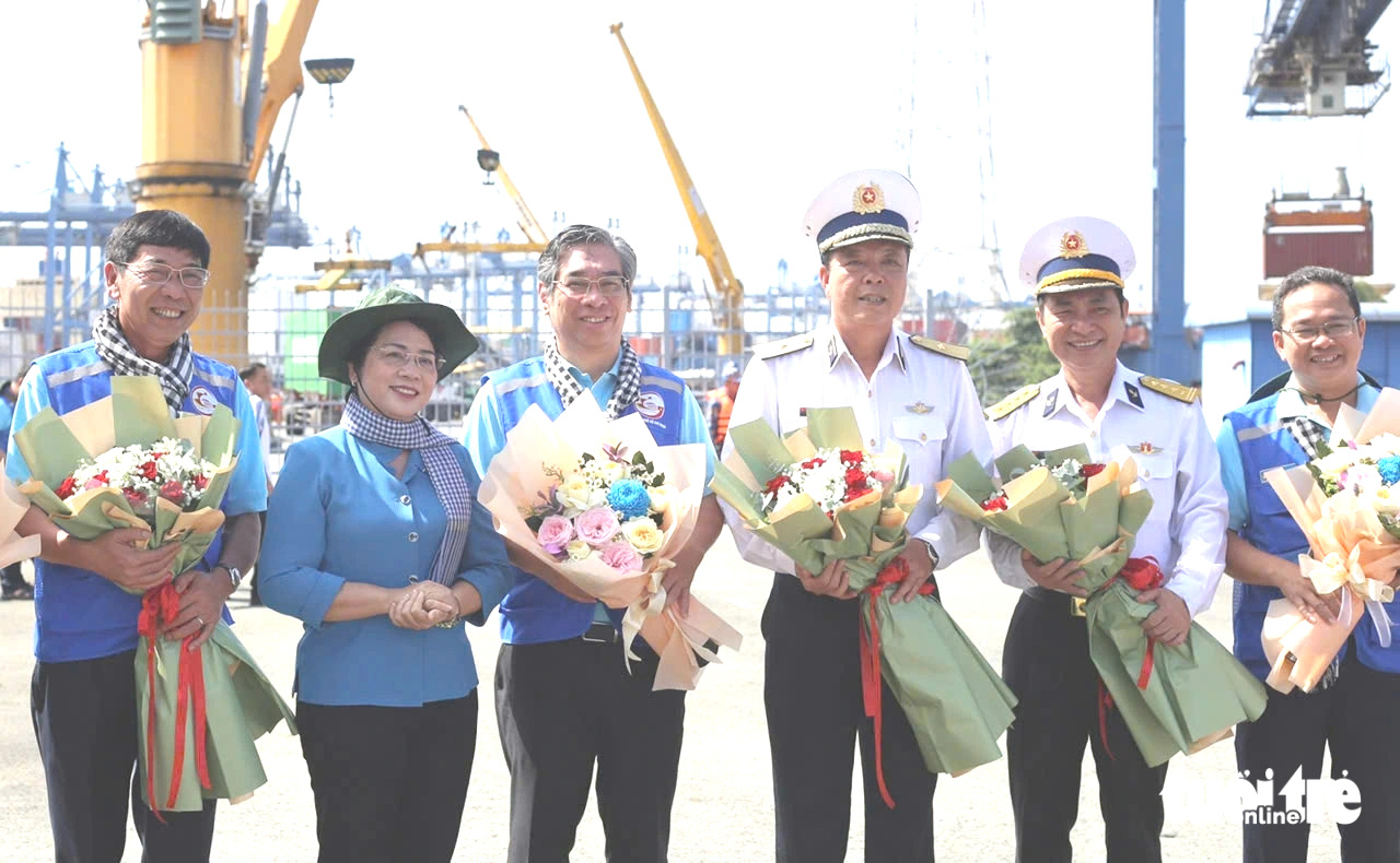 TP.HCM hoàn thành hải trình mang tình yêu đến biển đảo tây nam Tổ quốc - Ảnh 1.