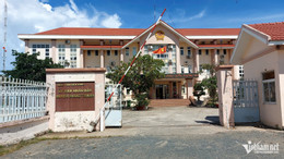 W - Lidový výbor okresu Giang Thanh.jpg