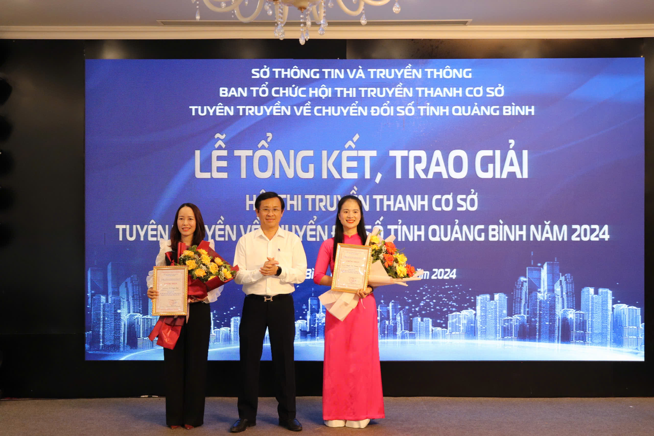 Trao giải Hội thi truyền thanh cơ sở tuyên truyền về 
chuyển đổi số tỉnh Quảng Bình năm 2024- Ảnh 3.