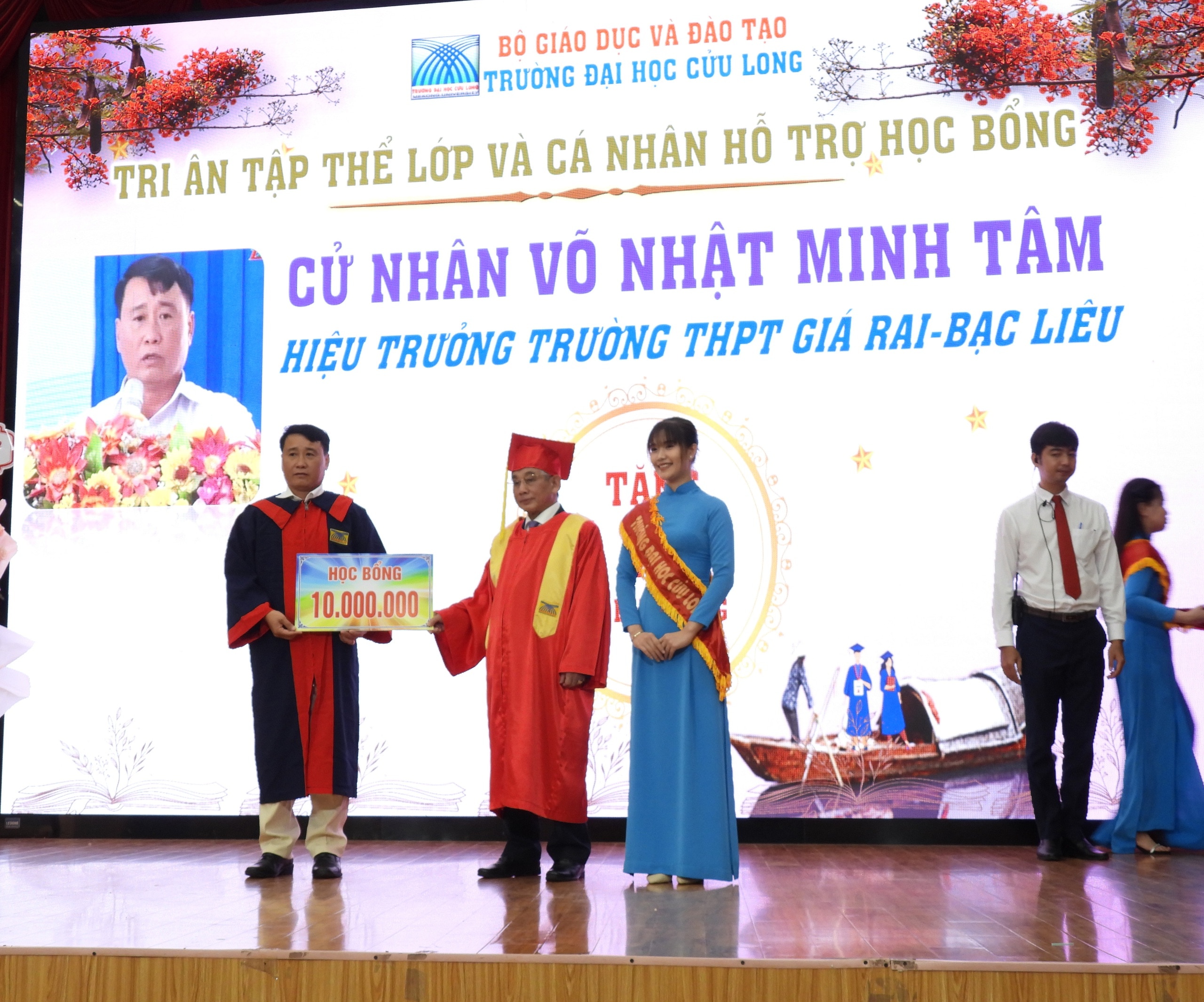 Trường ĐH Cửu Long trao bằng tốt nghiệp cho nhiều tân cử nhân Lào, Campuchia- Ảnh 3.