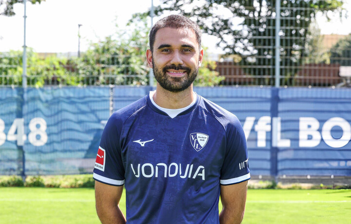 Gerrit Holtmann thi đấu cho Bochum tại Bundesliga.