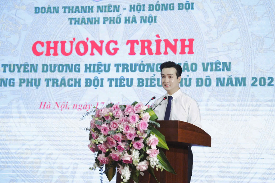 Phó Bí thư Thành đoàn, Chủ tịch Hội đồng Đội thành phố Hà Nội Đào Đức Việt phát biểu tại lễ tuyên dương