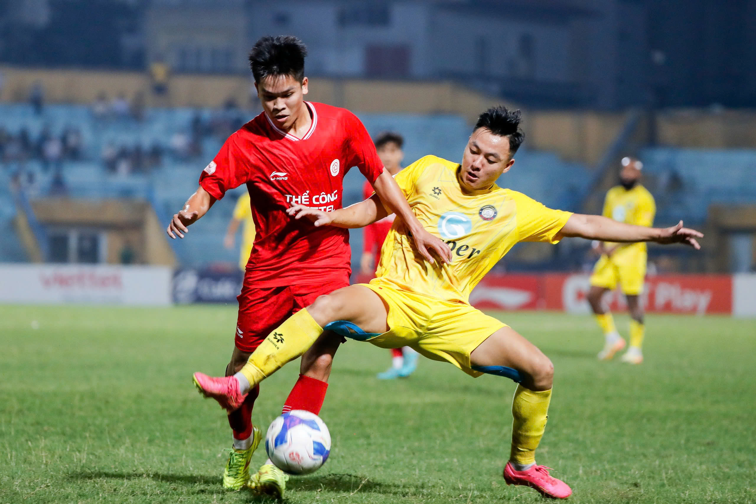 V-League sẽ chán ngắt nếu không có đội gây bất ngờ ‘nửa vời’ như… HAGL! - Ảnh 1.