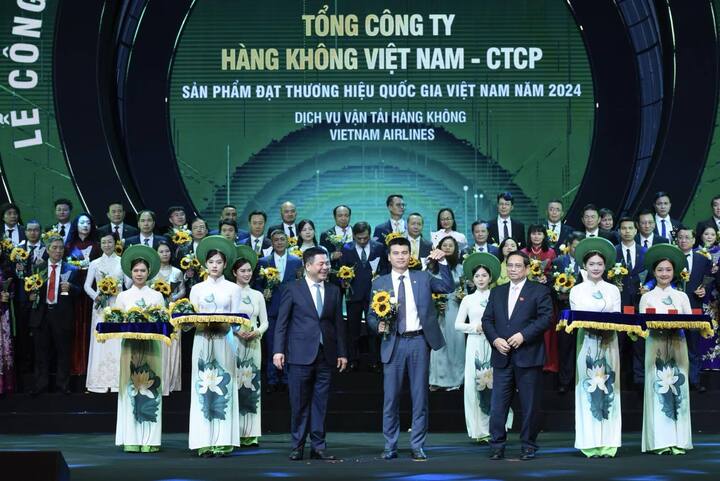 Vietnam Airlines được vinh danh Thương hiệu quốc gia 2024.