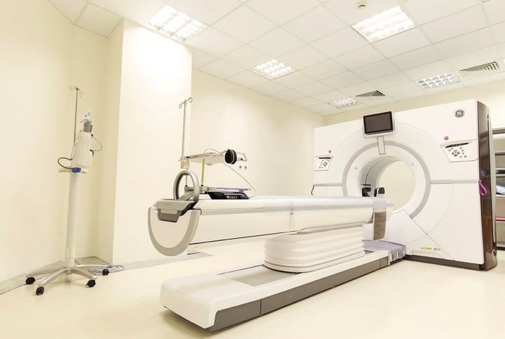 Hệ thống CTScan GE Revolution Apex 1975 lát cắt được trang bị công nghệ AI tiên tiến.