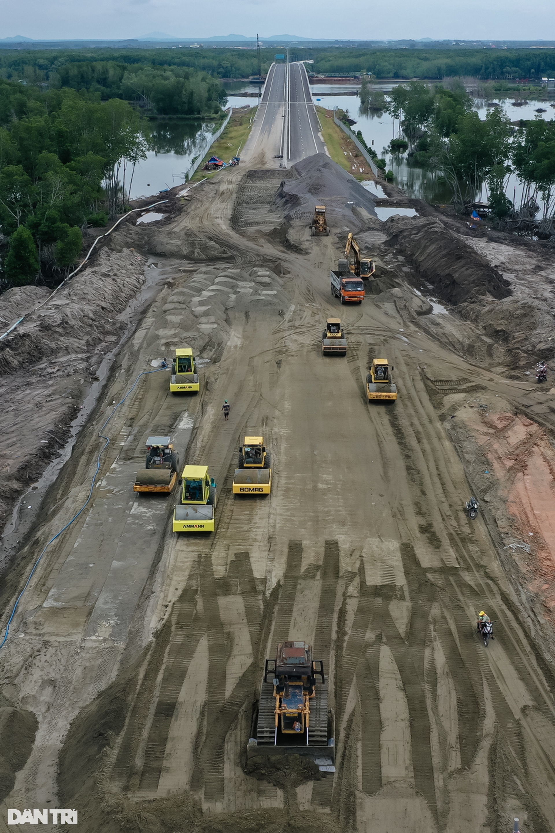 Ngắm cao tốc Bến Lức - Long Thành nhánh Đông dài 7km sắp thông xe - 7