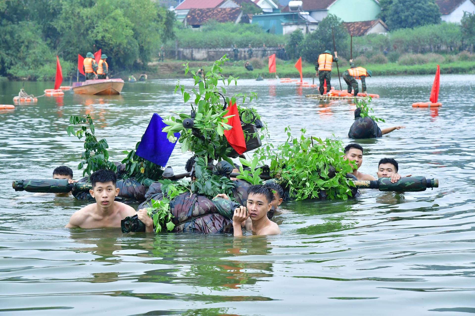 Bộ đội vượt sông trong giá lạnh, tiêu diệt mục tiêu bằng hỏa lực mạnh - 4