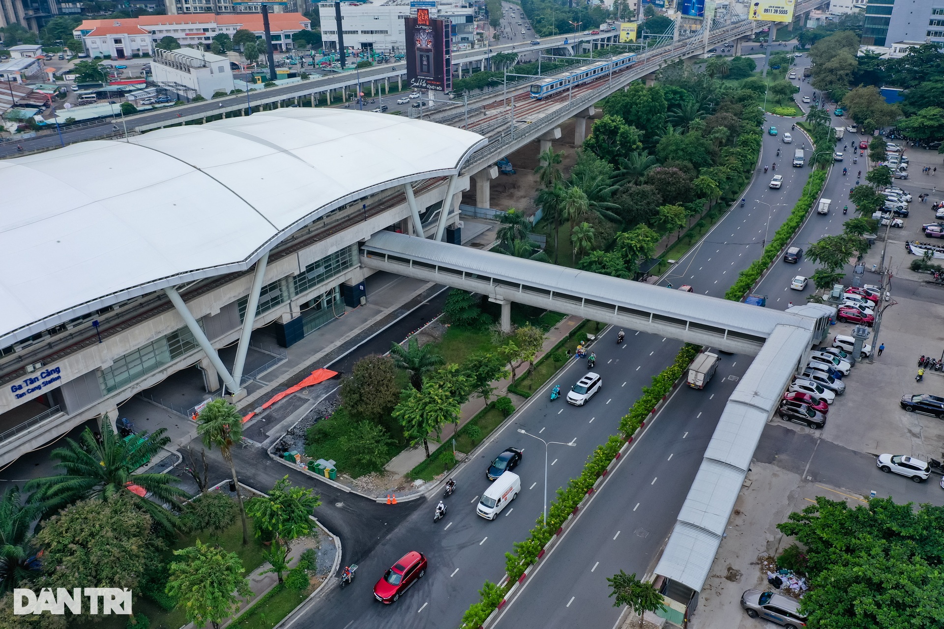 Diện mạo 9 cầu đi bộ kết nối nhà ga Metro số 1 vừa hoàn thành - 12