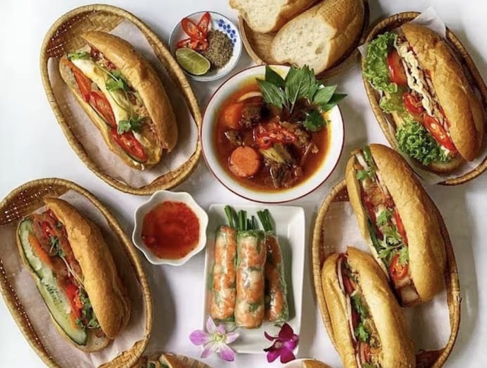 Chủ tiệm bánh mì người Việt ở Singapore: Tôi lãi gần 60 triệu đồng/tháng - 2