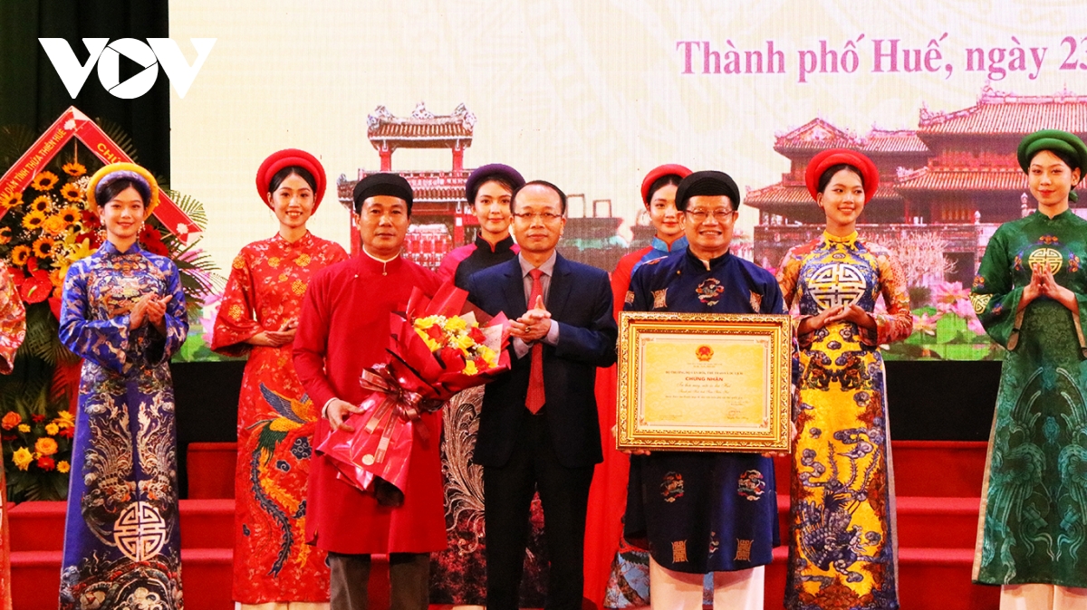 Ao dai hue duoc cong nhan di san phi vat the quoc gia hinh anh 1