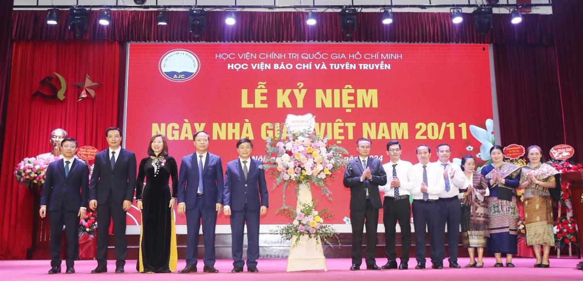 Học viện Báo chí và Tuyên truyền tổ chức Lễ kỷ niệm 42 năm Ngày Nhà giáo Việt Nam (20/11/1982 – 20/11/2024)