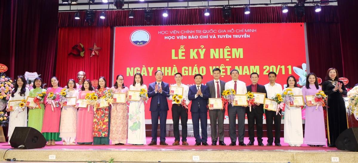 Học viện Báo chí và Tuyên truyền tổ chức Lễ kỷ niệm 42 năm Ngày Nhà giáo Việt Nam (20/11/1982 – 20/11/2024)