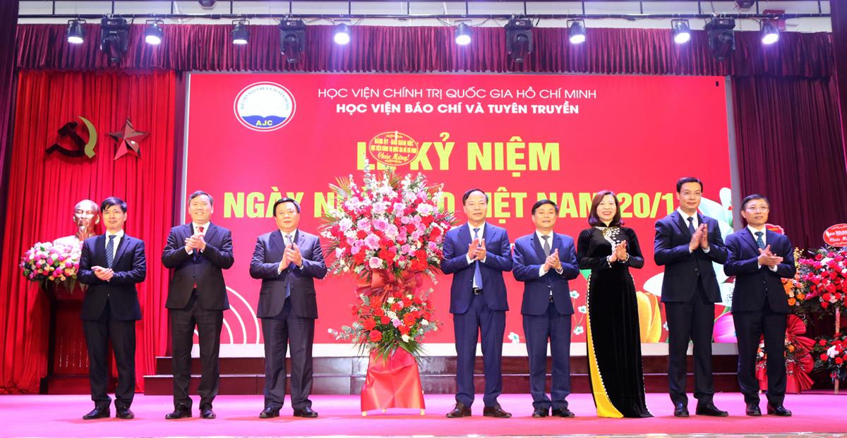 Học viện Báo chí và Tuyên truyền tổ chức Lễ kỷ niệm 42 năm Ngày Nhà giáo Việt Nam (20/11/1982 – 20/11/2024)