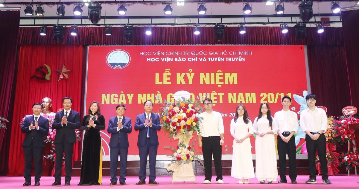 Học viện Báo chí và Tuyên truyền tổ chức Lễ kỷ niệm 42 năm Ngày Nhà giáo Việt Nam (20/11/1982 – 20/11/2024)