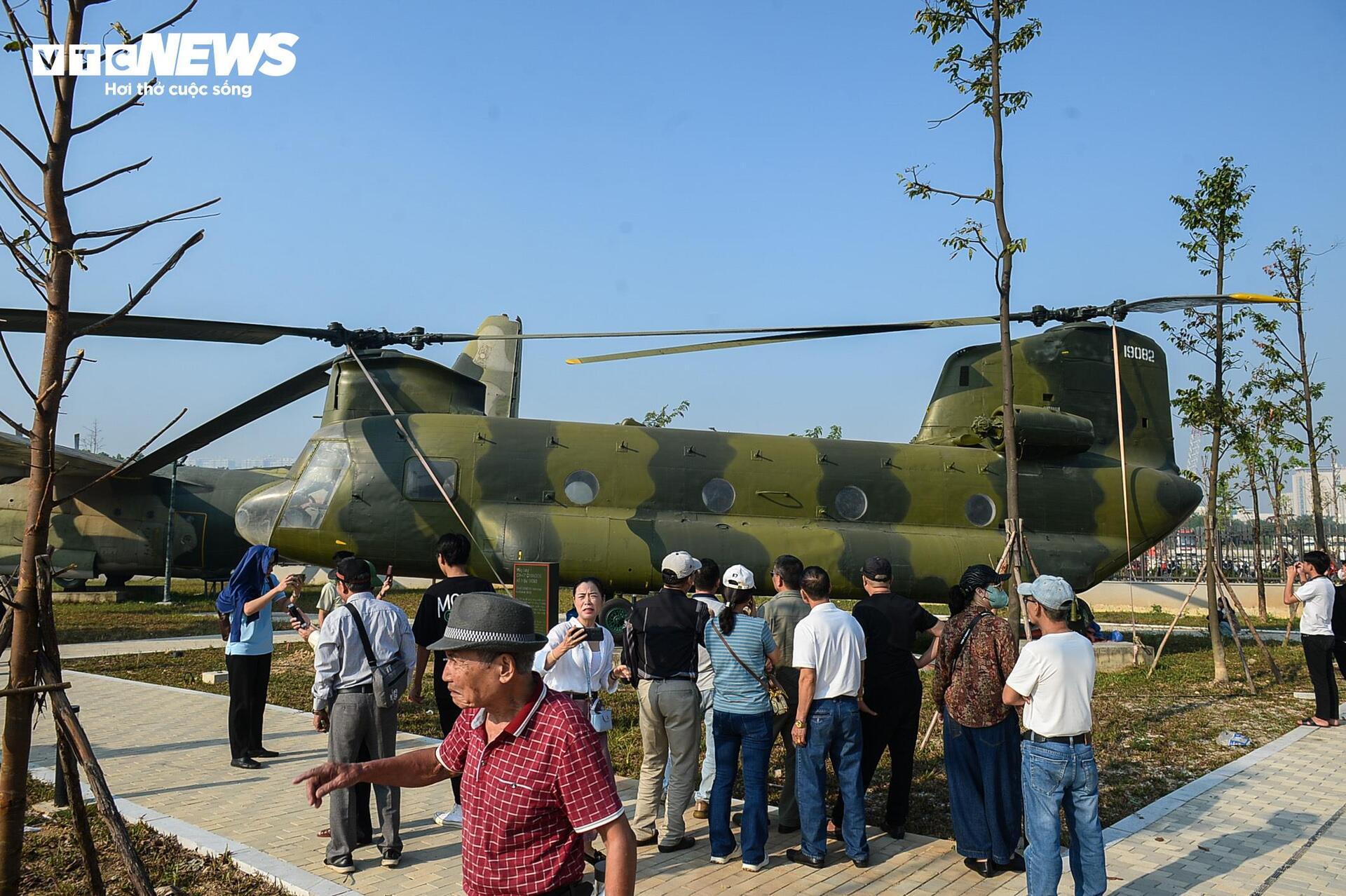 Du khách dậy từ sáng sớm, đi 60km tận mắt chiêm ngưỡng bảo vật quốc gia - 15