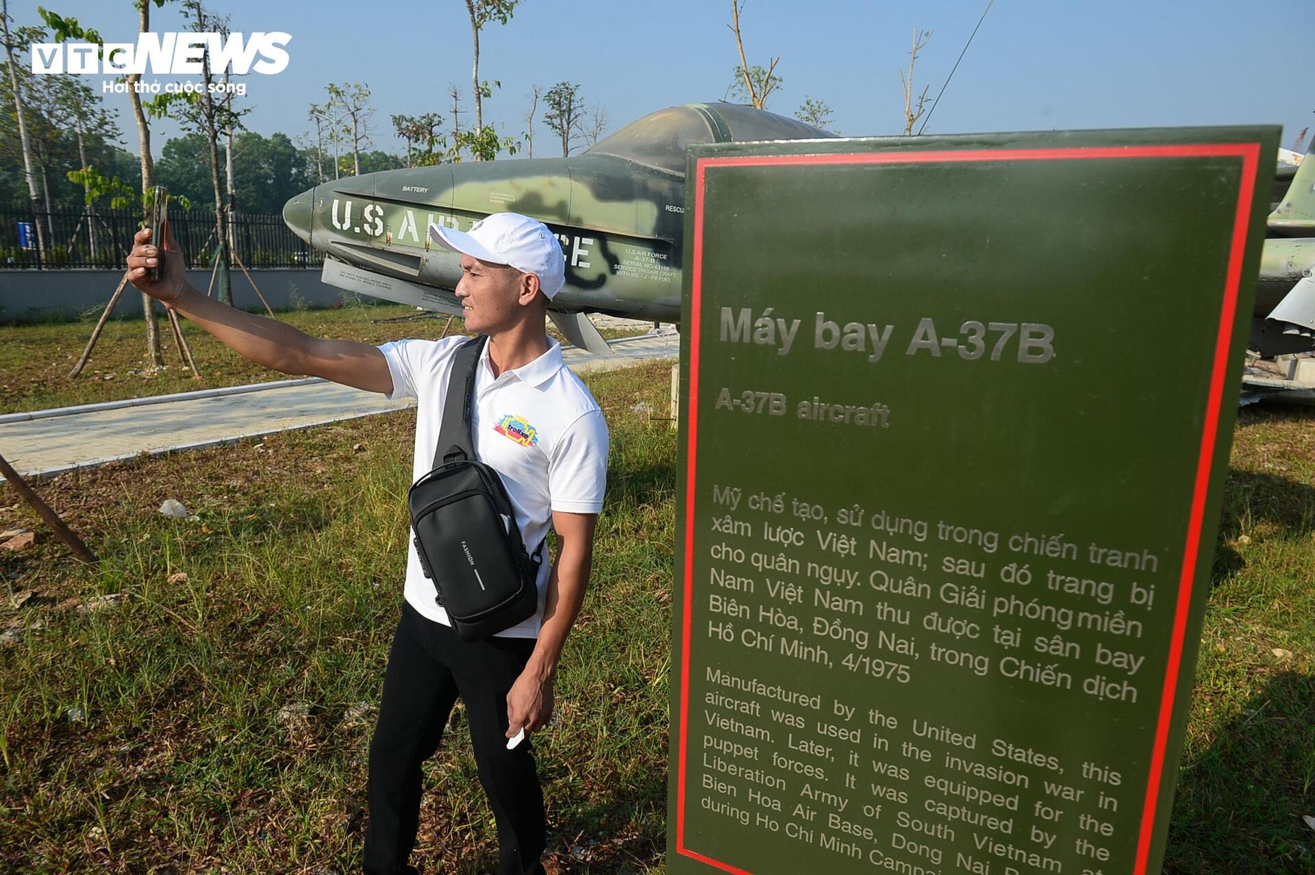 Du khách dậy từ sáng sớm, đi 60km tận mắt chiêm ngưỡng bảo vật quốc gia - 12