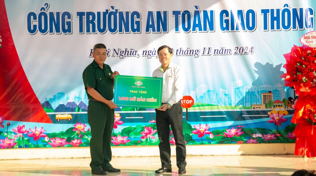 NHỰA TIỀN PHONG TRAO TẶNG XE ĐẠP CHO HỌC SINH CÓ HOÀN CẢNH KHÓ KHĂN CỦA HUYỆN TIÊN LÃNG, TP HẢI PHÒNG