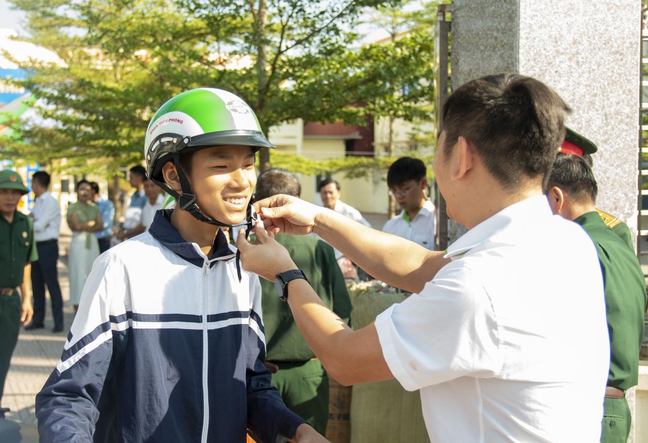 NHỰA TIỀN PHONG TRAO TẶNG XE ĐẠP CHO HỌC SINH CÓ HOÀN CẢNH KHÓ KHĂN CỦA HUYỆN TIÊN LÃNG, TP HẢI PHÒNG