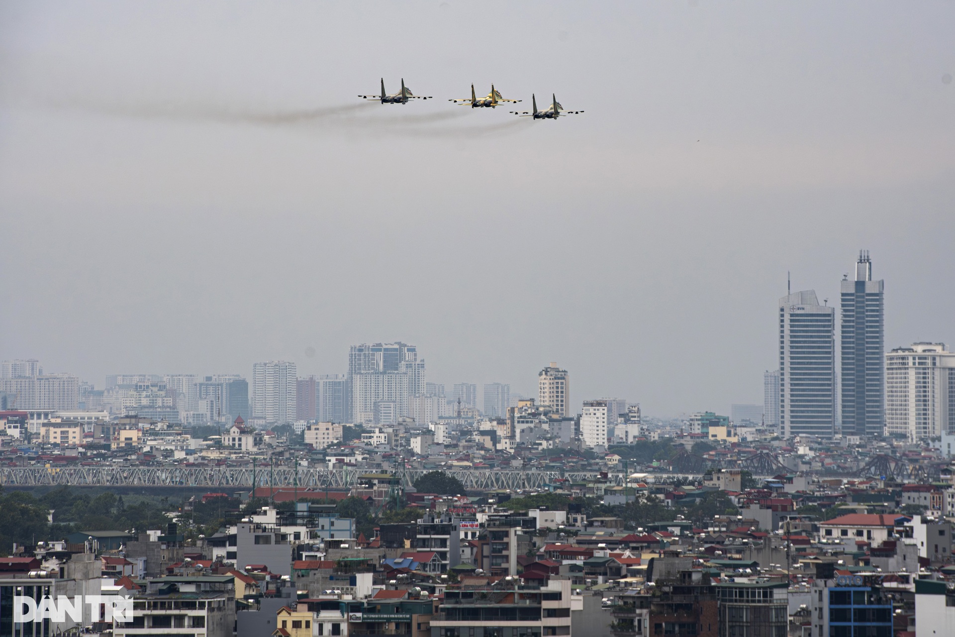 Những phi công huấn luyện hổ mang chúa SU-30MK2 tại Triển lãm Quốc phòng - 12