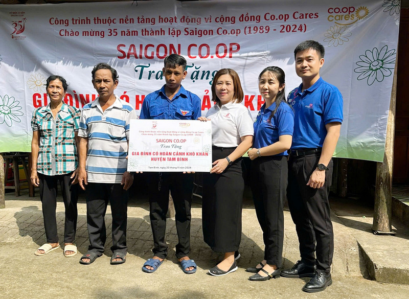 Co.op Cares đến Tây Bắc tái thiết cuộc sống cho bà con vùng lũ - Ảnh 3.