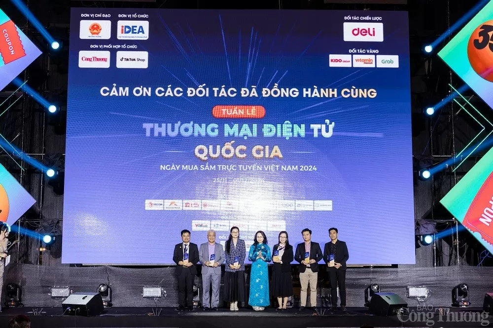 CHÙM ẢNH: Ấn tượng Ngày mua sắm trực tuyến Việt Nam - Online Friday 2024