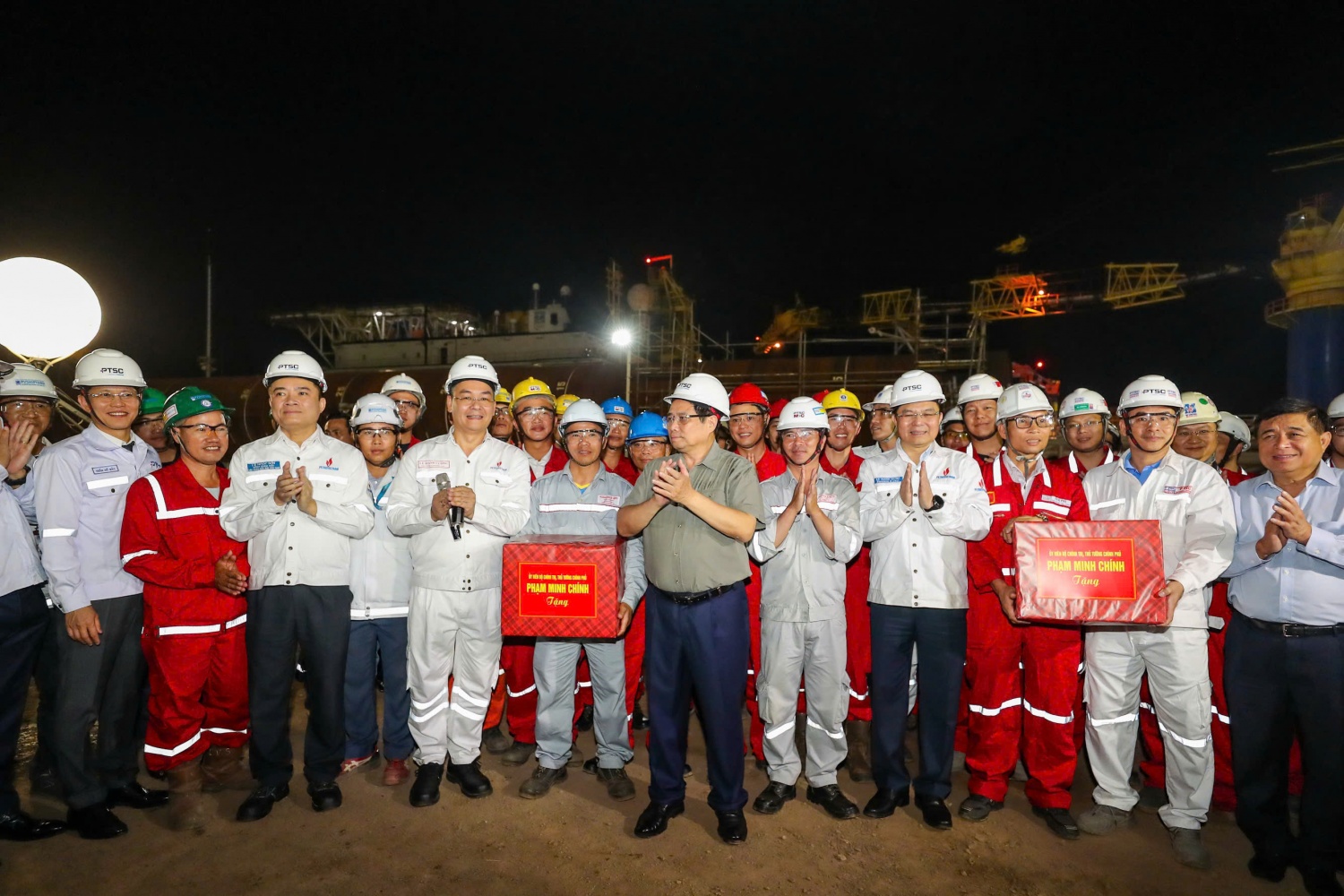 [Chùm ảnh] Thủ tướng Phạm Minh Chính tham quan Trung tâm công nghiệp năng lượng và hậu cần kỹ thuật PTSC/Petrovietnam