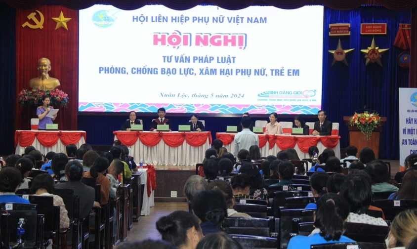 Trong năm 2024, Hội LHPN tỉnh cũng đã phối hợp với các đơn vị, địa phương liên quan tổ chức các hội nghị tuyên truyền, tư vấn pháp luật gắn phiên tòa giả định tại các huyện: Cẩm Mỹ, Xuân Lộc, với sự tham gia của khoảng 600 hội viên phụ nữ DTTS.