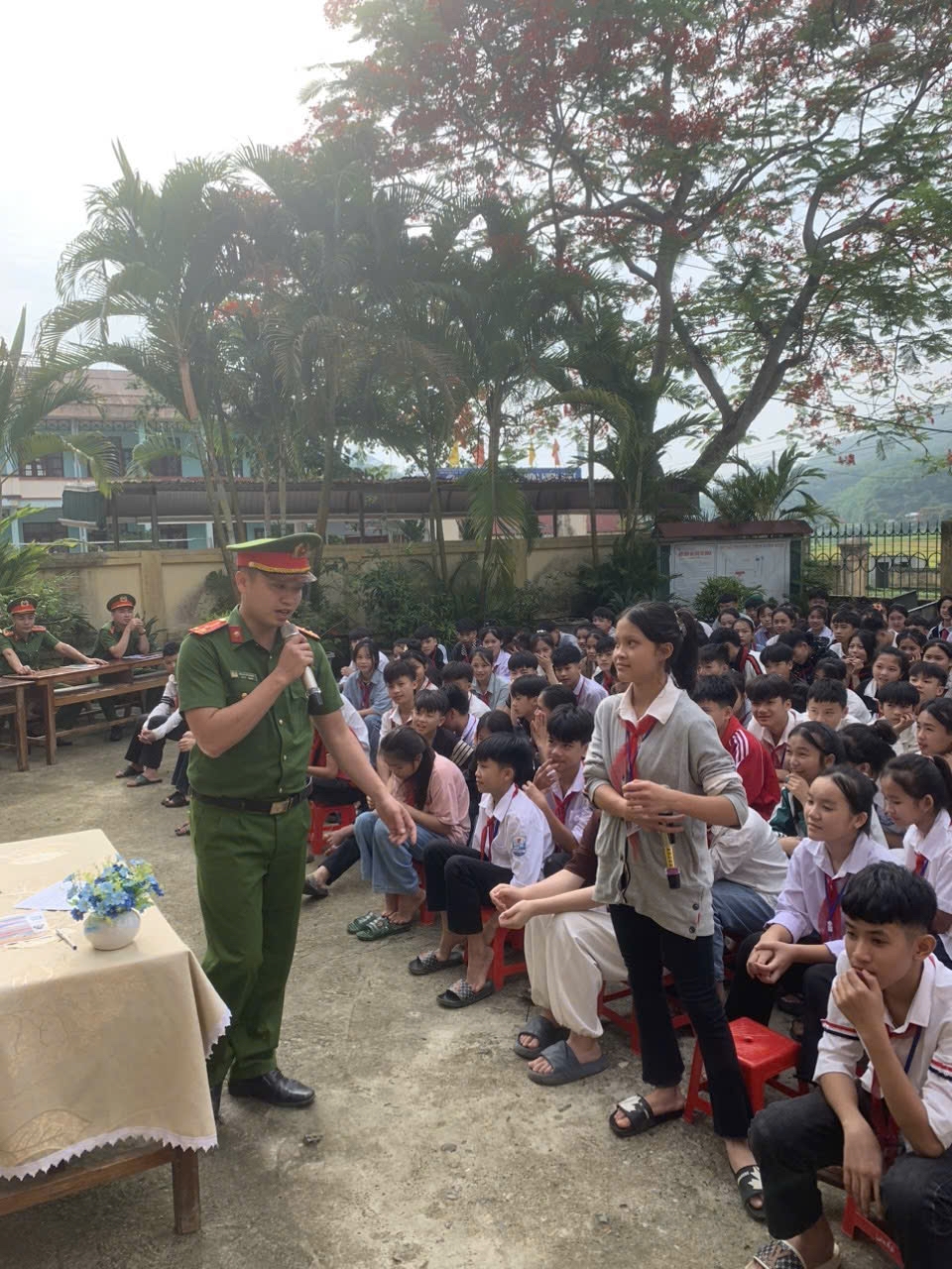 Các buổi tuyên truyền về phòng chống tội phạm ma túy, buôn người, xuất nhập cảnh trái phép hay phòng ngừa tảo hôn, hôn nhân cận huyết tại xã Hiền Kiệt