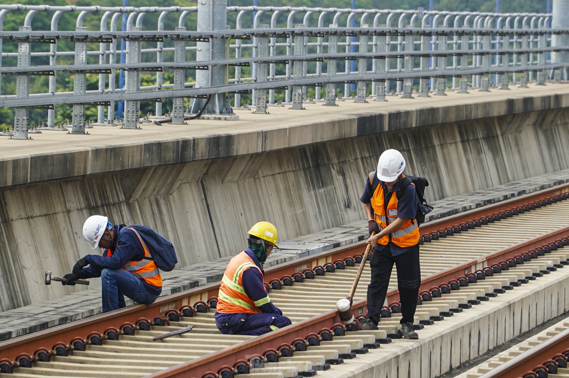 Những việc cuối cùng bên trong đầu não tuyến metro số 1 trước vận hành chính thức ảnh 2