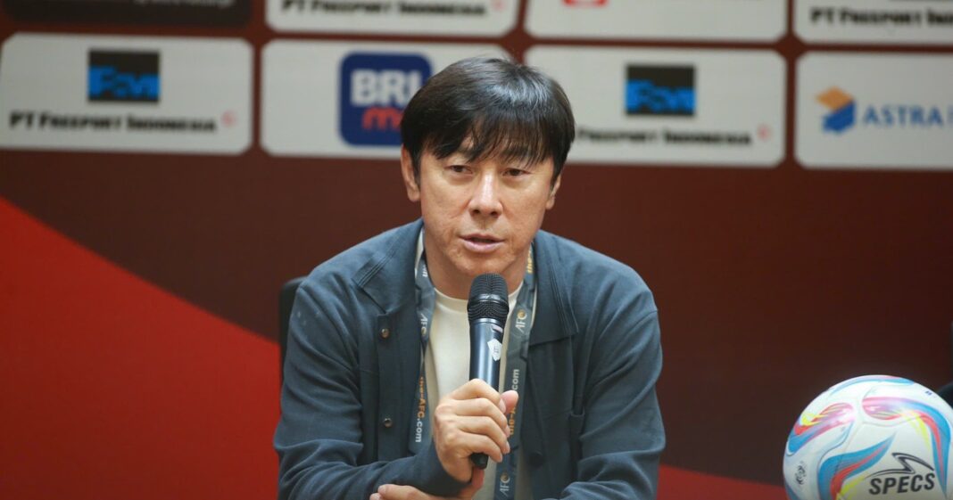 HLV Shin Tae-yong ca ngợi đội tuyển Việt Nam, bất ngờ… chê cầu thủ Indonesia