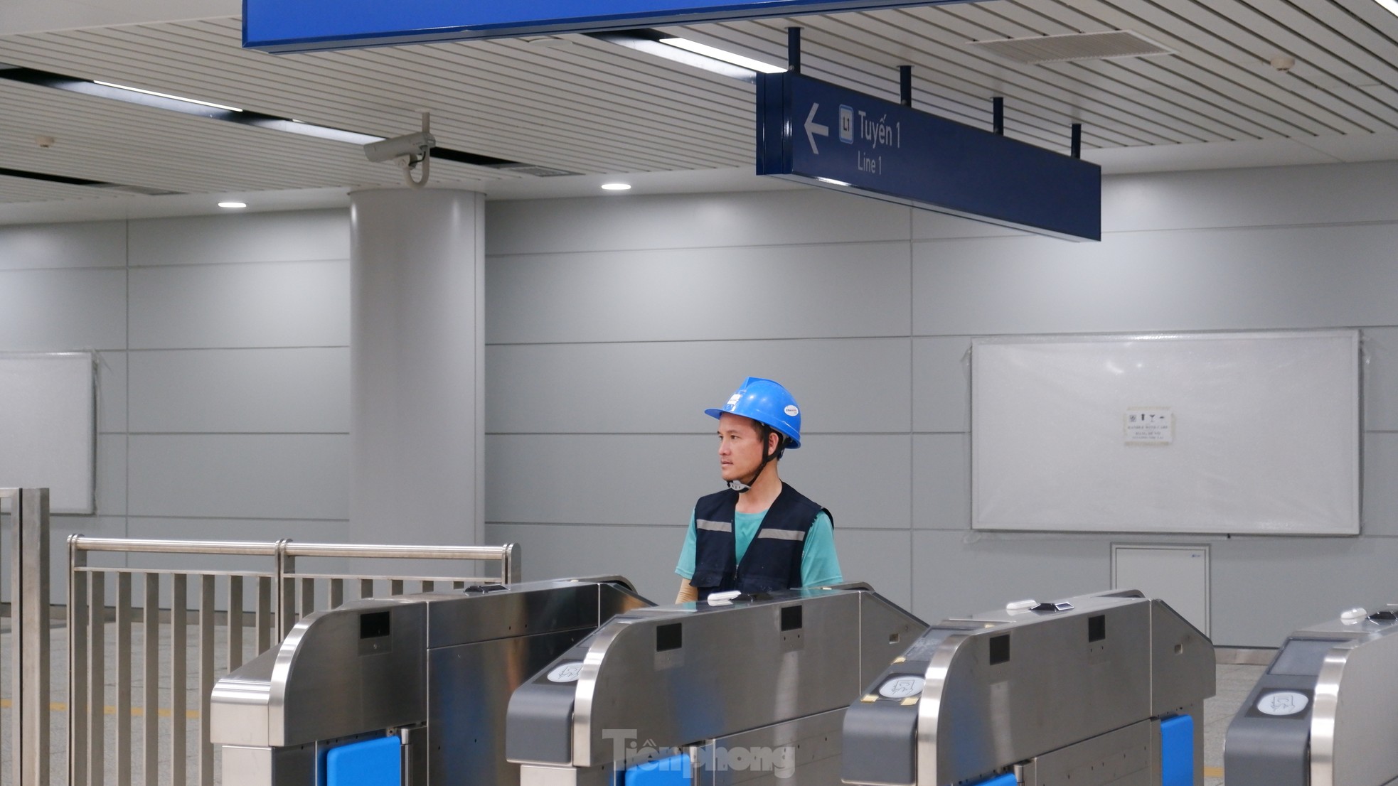 Cận cảnh ga ngầm lớn nhất tuyến metro số 1 cùng giếng trời hình hoa sen cao 6m ảnh 6