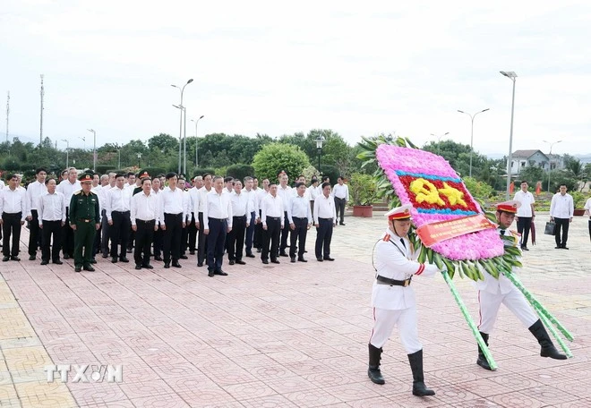 [Ảnh] Tổng Bí thư Tô Lâm dâng hương tại Nghĩa trang Liệt sĩ tỉnh Ninh Thuận ảnh 2