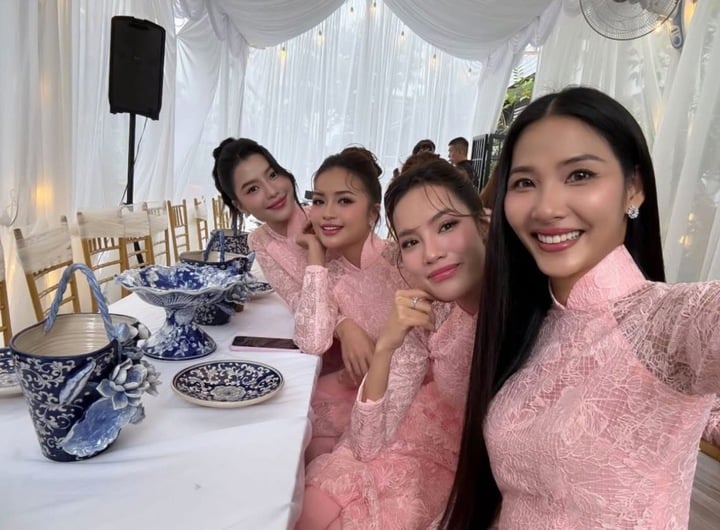 Dàn bê tráp toàn người đẹp showbiz.