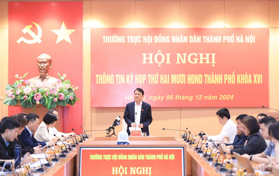 Phó Chủ tịch HĐND TP Phạm Quí Tiên phát biểu tại cuộc họp