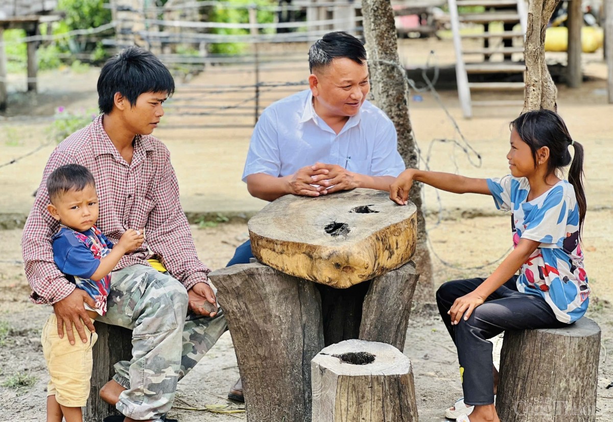 Thầy giáo làng và hành trình gieo hy vọng, ươm mầm tri thức cho trò nghèo Gia Lai