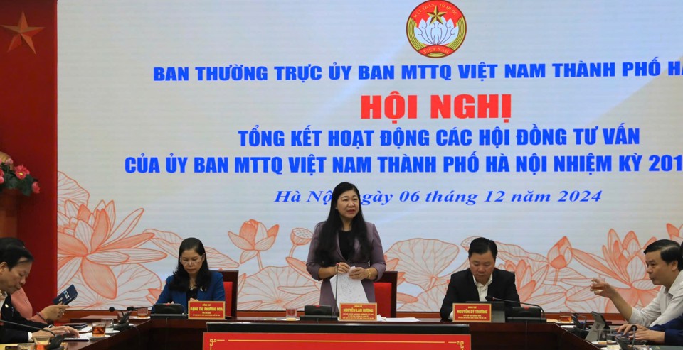 Chủ tịch Ủy ban Mặt trận Tổ quốc Việt Nam TP Hà Nội Nguyễn Lan Hương phát biểu kết luận